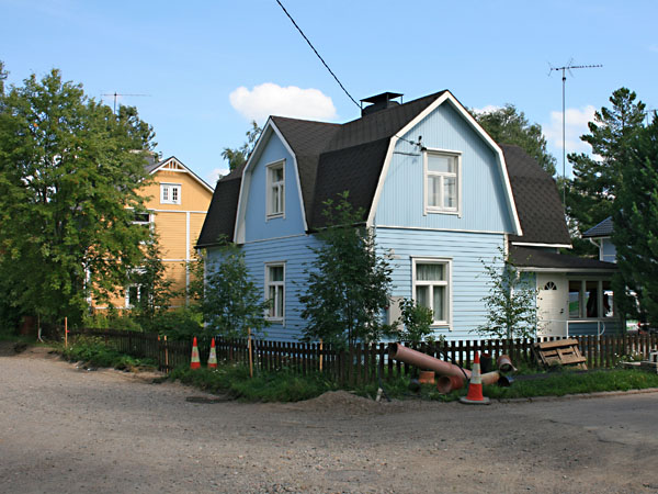 Mustanm&auml;nnist&ouml;nkatua